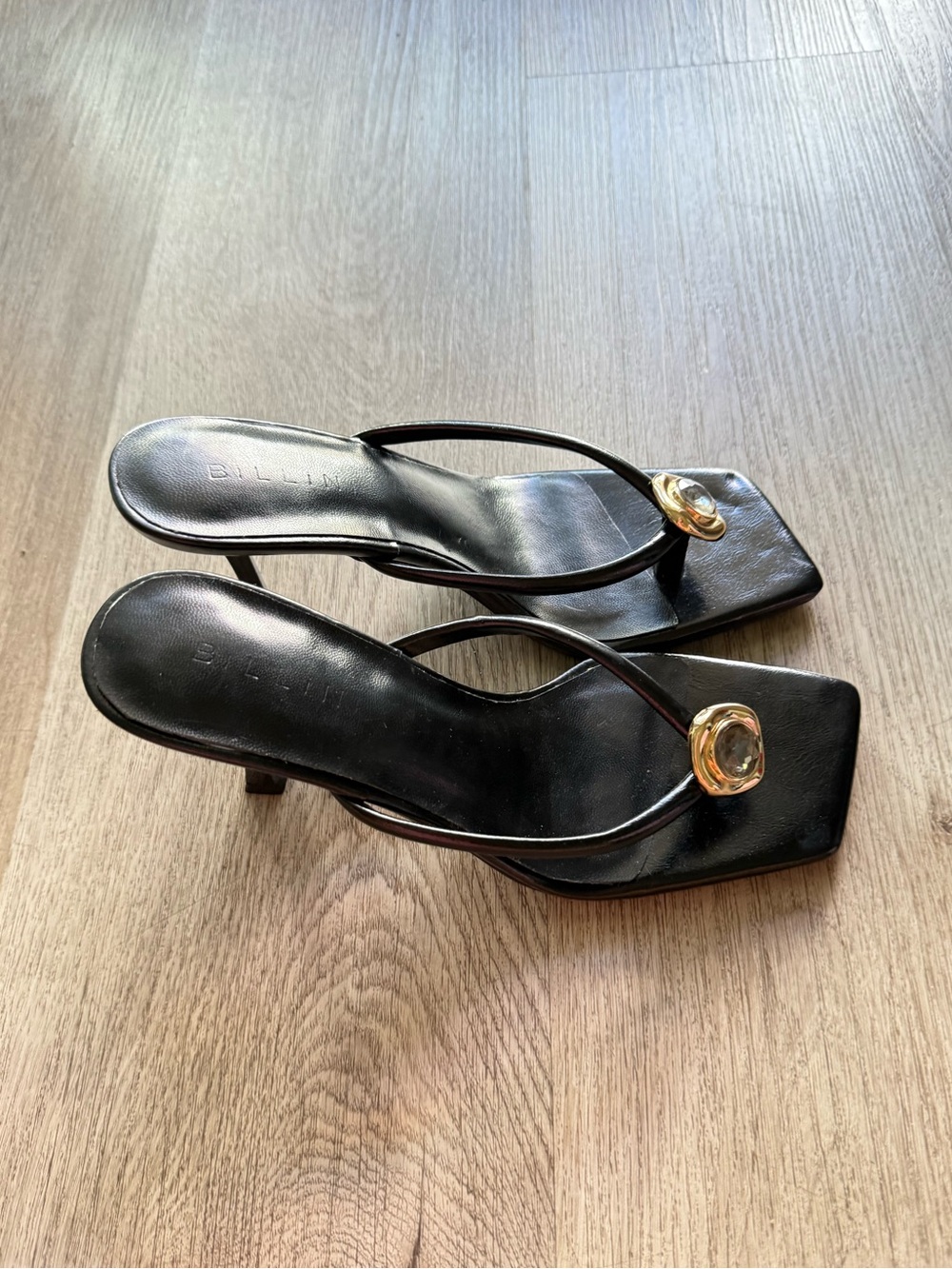 billini mazie black & gold gem embellished toe strap slip on high heel shoes 6